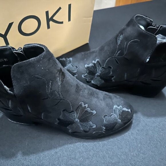 Yoki Shoes - Black Embroidery Block Heel Bootie   7914